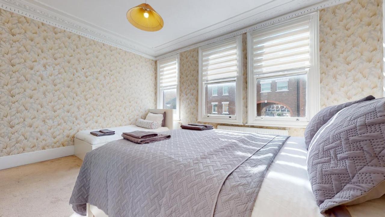 Casa de Férias Cheerful 4 Bedroom Victorian House With Back Courtyard *