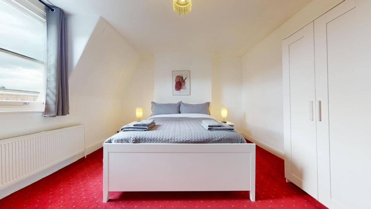 Сasa de vacaciones Cheerful 4 Bedroom Victorian House With Back Courtyard